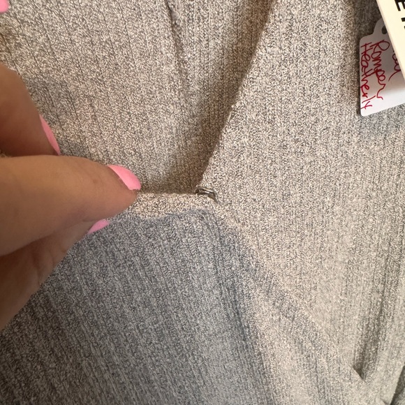 NWT Gray Sleeveless V-Neck Romper - Picture 5 of 7